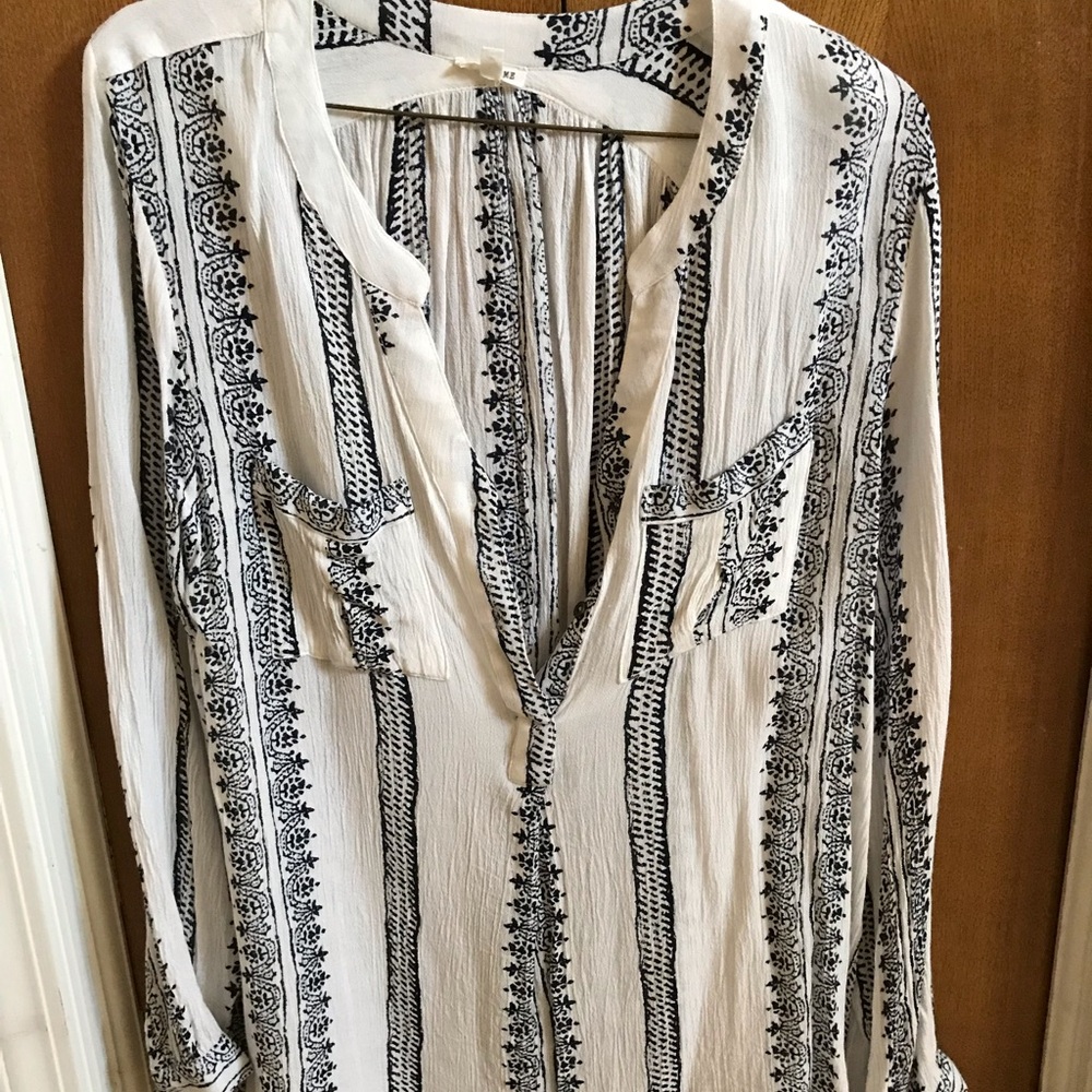 En Creme Blouse from The Buckle